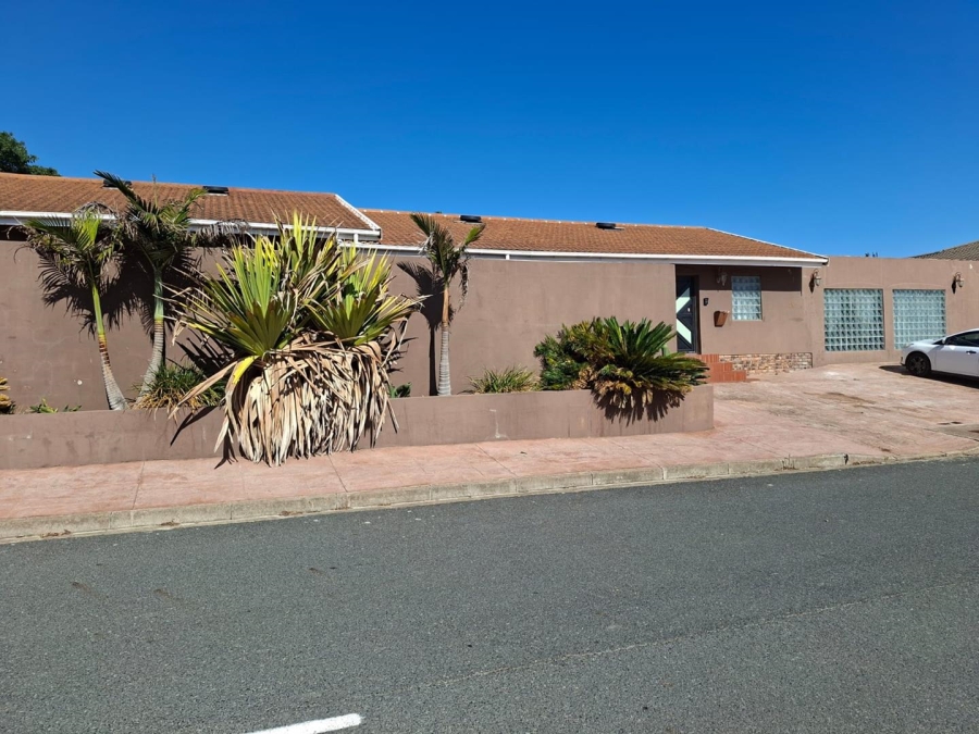 5 Bedroom Property for Sale in Protea Heights Western Cape